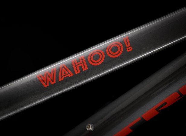 Bicykel Trek Wahoo 26 Lithium Grey/Radioactive Red 2022