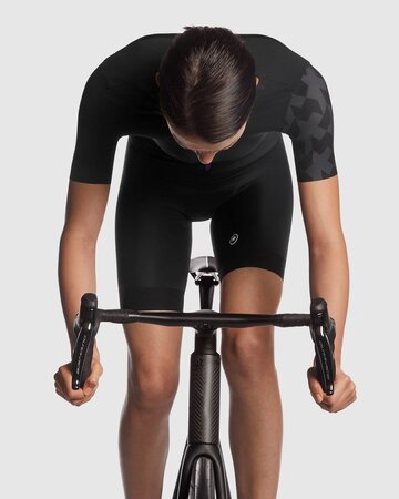 Cyklistický dres Assos DYORA RS Jersey S9 BlackSeries Cyklistický dres Assos DYORA RS Jersey S9 BlackSeries