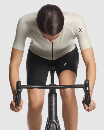 Cyklistický dres Assos UMA GT Jersey C2 Evo Moon Sand Cyklistický dres Assos UMA GT Jersey C2 Evo Moon Sand