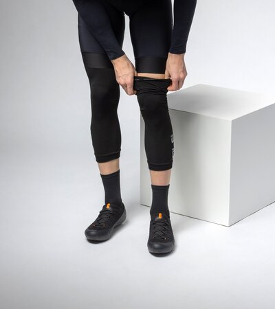 Cyklistické návleky na kolená ALÉ Seamless Dryarn® Seamless Kneewarmer Black Cyklistické návleky na kolená ALÉ Seamless Dryarn® Seamless Kneewarmer Black