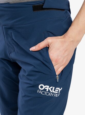 Cyklistické kraťase Oakley W Factory Pilot Lite Short I Team Navy Cyklistické kraťase Oakley W Factory Pilot Lite Short I Team Navy