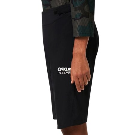 Cyklistické kraťase Oakley Factory Pilot RC Short Blackout