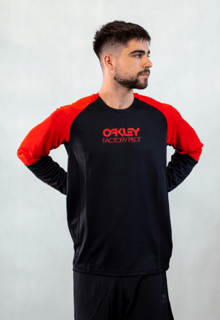 Tričko Oakley Switchback LS Trail Tee Blackout Tričko Oakley Switchback LS Trail Tee Blackout