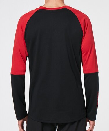 Tričko Oakley Switchback LS Trail Tee Blackout Tričko Oakley Switchback LS Trail Tee Blackout