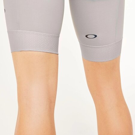 Cyklistické kraťasy Oakley Icon Classic Bib 2.0 Cement