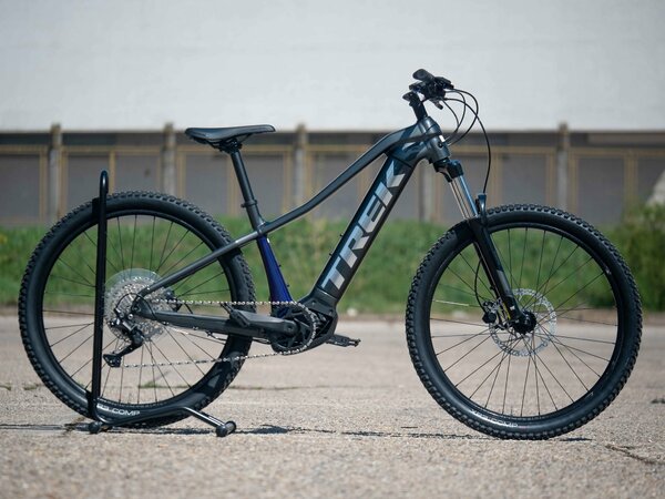 Elektrobicykel Trek Powerfly 4 625 Grey/Purple 2021/2022