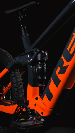 Elektrobicykel Trek Rail 9.7 NX Charcoal/Racioactive Orange 2021