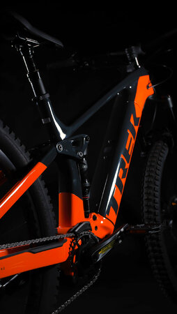 Elektrobicykel Trek Rail 9.7 NX Charcoal/Racioactive Orange 2021