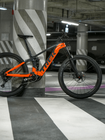 Elektrobicykel Trek Rail 9.7 NX Charcoal/Racioactive Orange 2021