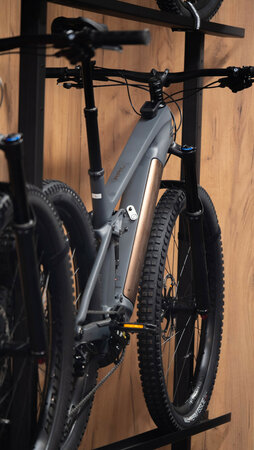 Elektrobicykel Trek Rail 9.7 NX Charcoal to Root Beer Ano Decal 2021