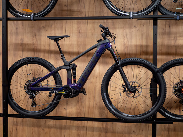 Elektrobicykel Trek Rail 9.7 NX Gloss Purple Phaze/Matte Raw Carbon 2021