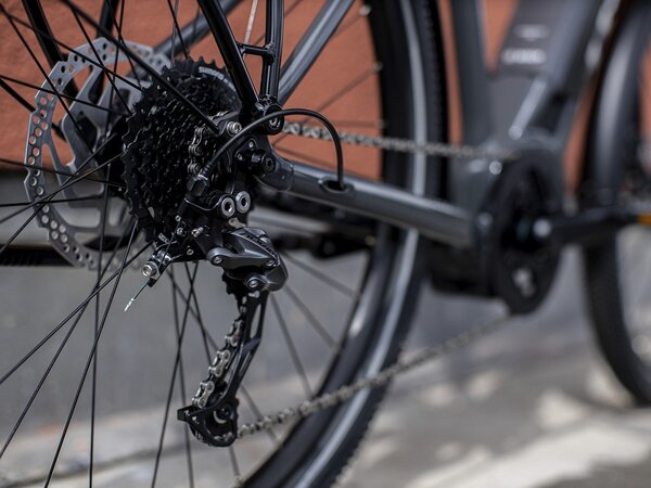 Elektrobicykel Trek Allant+ 5 Solid Charcoal 2022