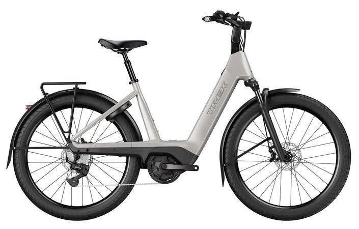 Elektrobicykel Trek Charter+ 4 540Wh Lowstep Lunar Silver 2026