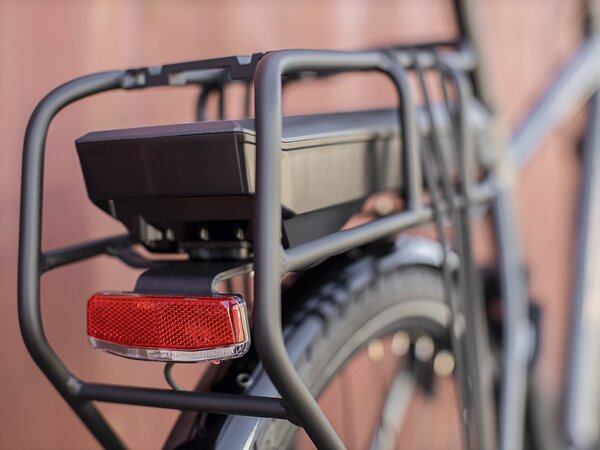 Elektrobicykel Trek District+ 1 300Wh Lithium Grey 2022