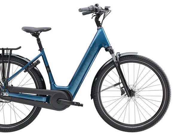 Elektrobicykel Trek District+ 3 Lowstep Dark Aquatic 800Wh 2026