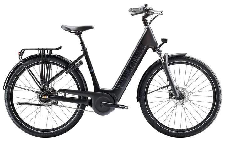 Elektrobicykel Trek District+ 4 Guard Lowstep Trek Black Satin 800Wh 2026