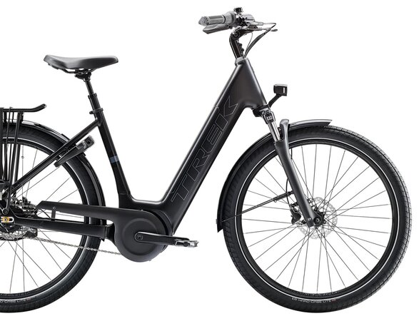 Elektrobicykel Trek District+ 4 Guard Lowstep Trek Black Satin 800Wh 2026