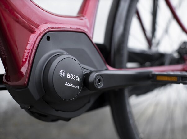 Elektrobicykel Trek District+ 4 Lowstep 400Wh Rage Red 2022