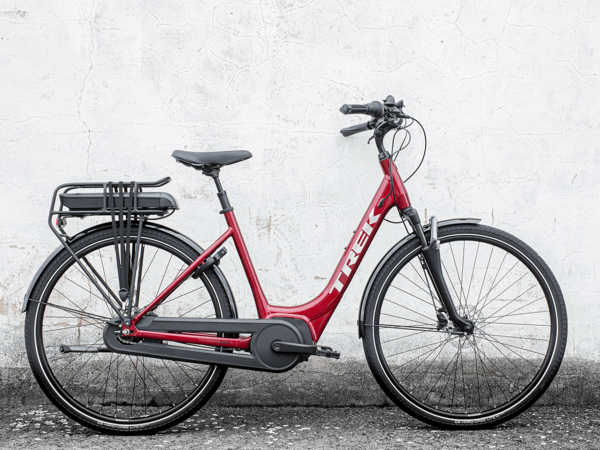 Elektrobicykel Trek District+ 4 Lowstep 500Wh Rage Red 2022