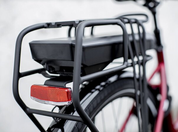 Elektrobicykel Trek District+ 4 Lowstep 500Wh Rage Red 2022