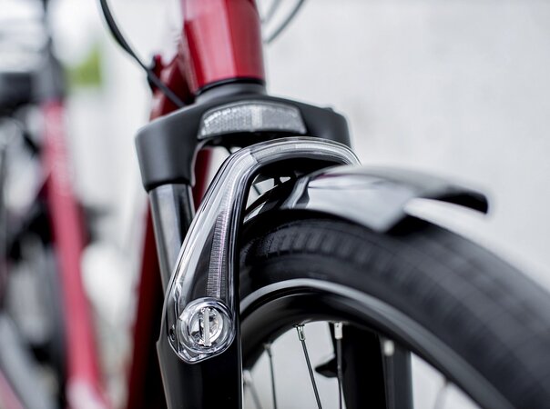 Elektrobicykel Trek District+ 4 Lowstep 500Wh Rage Red 2022