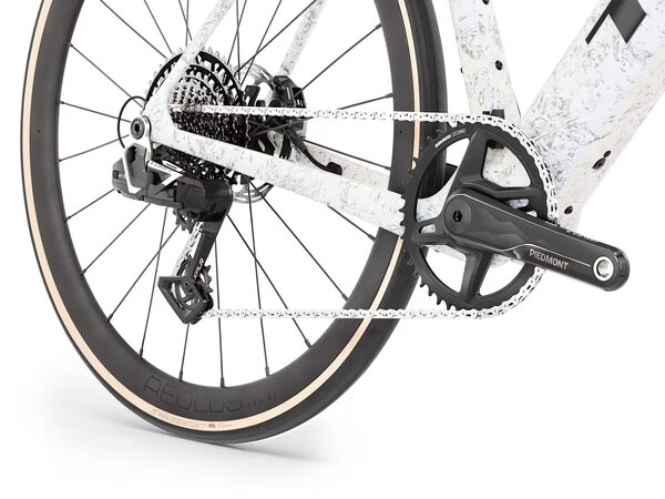 Elektrobicykel Trek Domane+ SL 7 AXS Gen 5 Mother of Pearl/Silver Marble 2027