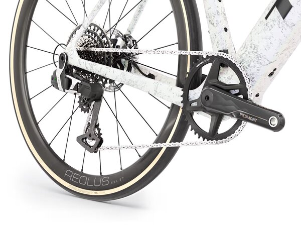 Elektrobicykel Trek Domane+ SL 9 AXS Gen 5 Mother of Pearl/Silver Marble 2027