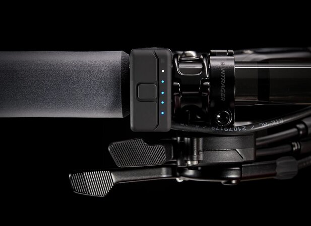 Elektrobicykel Trek E-Caliber 9.8 GX Blue Smoke/Radioactive Coral 2023