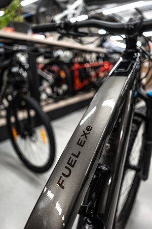 Elektrobicykel Trek Fuel EXe 8 XT Satin Mercury 2025