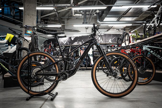 Elektrobicykel Trek Fuel EXe 9.7 Deep Smoke 2025