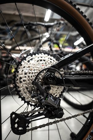 Elektrobicykel Trek Fuel EXe 9.7 Deep Smoke 2025