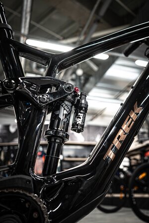 Elektrobicykel Trek Fuel EXe 9.7 Deep Smoke 2025