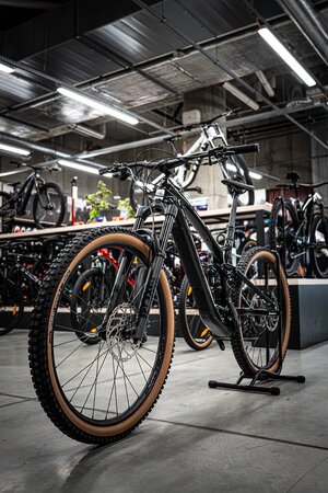 Elektrobicykel Trek Fuel EXe 9.7 Deep Smoke 2025