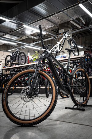 Elektrobicykel Trek Fuel EXe 9.7 Deep Smoke 2025