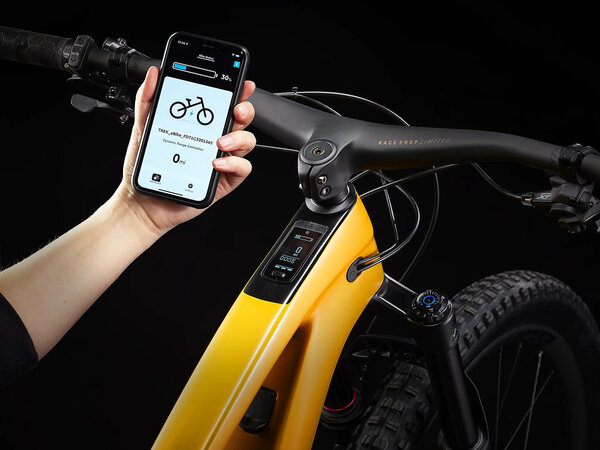 Elektrobicykel Trek Fuel EXe 9.8 XT Satin Baja Yellow 2023