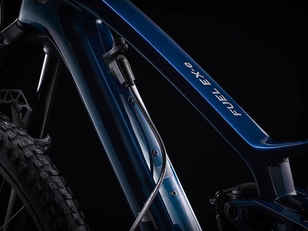 Elektrobicykel Trek Fuel EXe 9.9 XX1 AXS Mulsanne Blue 2023