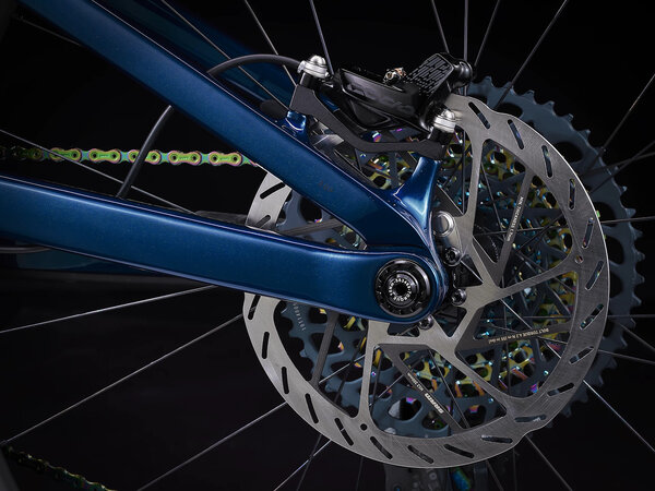 Elektrobicykel Trek Fuel EXe 9.9 XX1 AXS Mulsanne Blue 2023