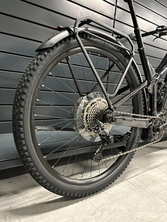 Testovaný elektrobicykel Trek Powerfly FS 4 Equipped Matte Dnister Black /Gloss Trek Black 2023