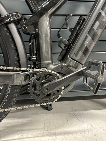 Testovaný elektrobicykel Trek Powerfly FS 4 Equipped Matte Dnister Black /Gloss Trek Black 2023