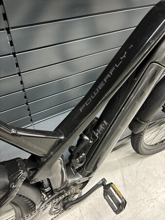 Testovaný elektrobicykel Trek Powerfly FS 4 Equipped Matte Dnister Black /Gloss Trek Black 2023