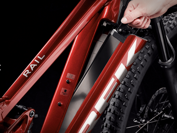 Elektrobicykel Trek Rail 5 625W Gen 3 Rage Red 2023