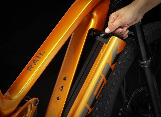 Elektrobicykel Trek Rail 9.5 Factory Orange/Lithium Grey 2022