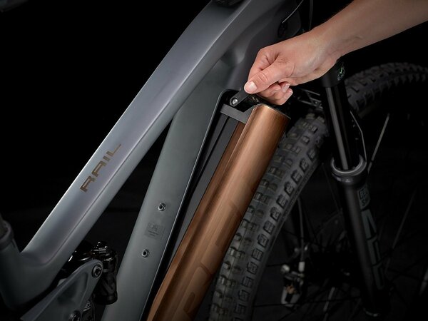 Elektrobicykel Trek Rail 9.8 GX Solid Charcoal to Root Beer Ano Decal 2021