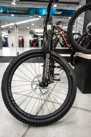 Elektrobicykel Trek Slash+ 9.9 X0 AXS T-Type Mercury 2025