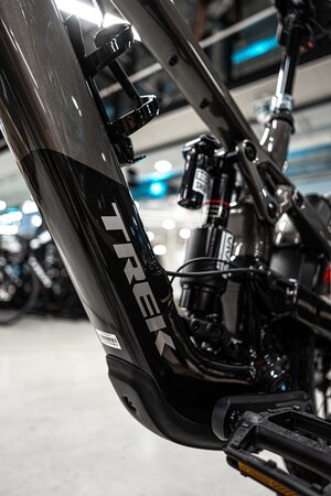 Elektrobicykel Trek Slash+ 9.9 X0 AXS T-Type Mercury 2025