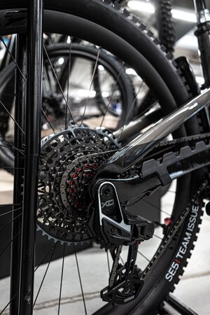 Elektrobicykel Trek Slash+ 9.9 X0 AXS T-Type Mercury 2025