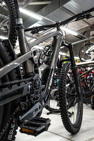 Elektrobicykel Trek Slash+ 9.9 X0 AXS T-Type Mercury 2025