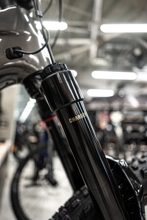 Elektrobicykel Trek Slash+ 9.9 X0 AXS T-Type Mercury 2025