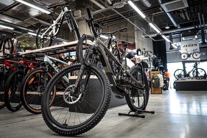 Elektrobicykel Trek Slash+ 9.9 X0 AXS T-Type Mercury 2025