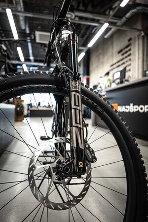 Elektrobicykel Trek Slash+ 9.9 X0 AXS T-Type Mercury 2025